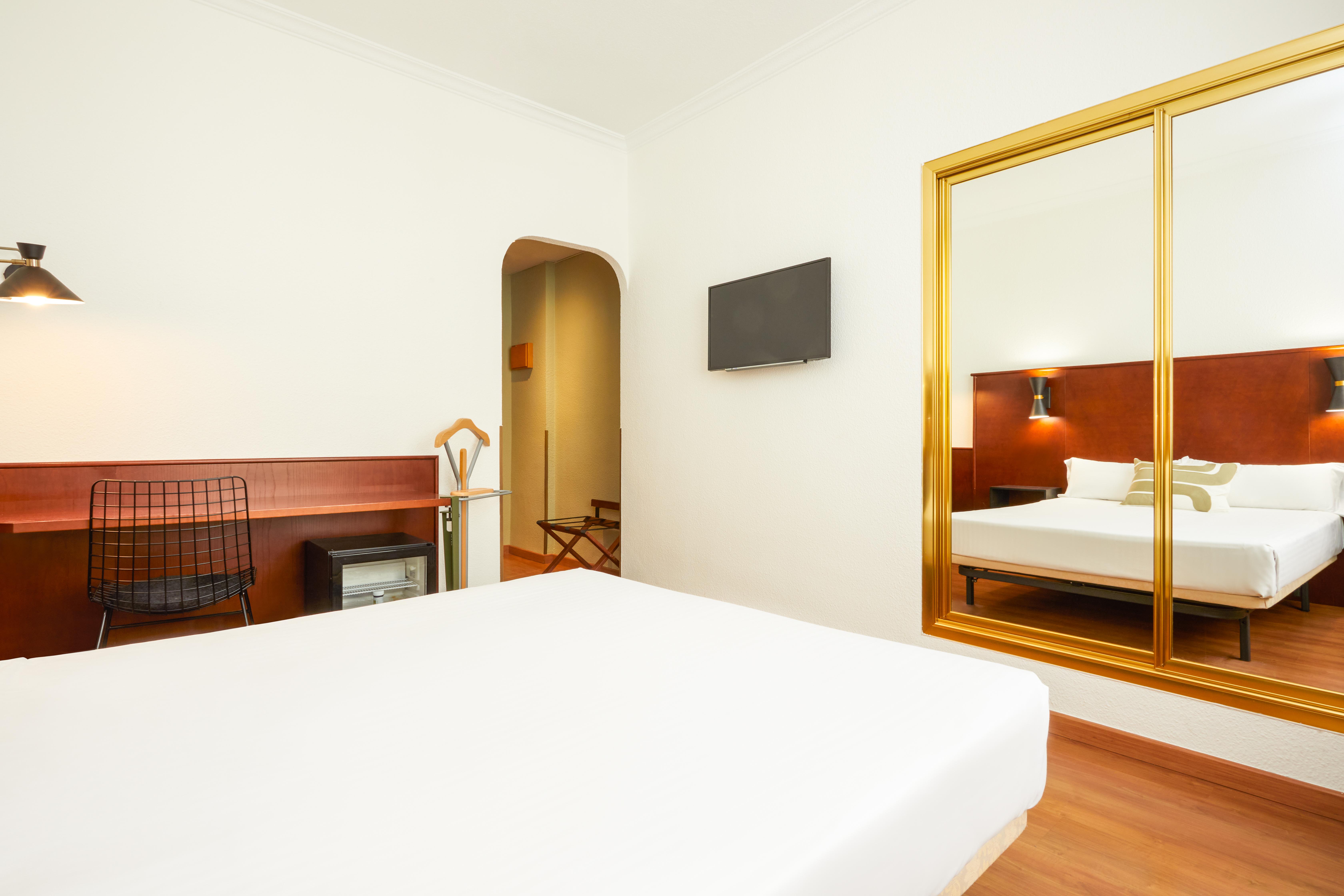 Hotel Cason Del Tormes By Happyculture Madrid Bagian luar foto